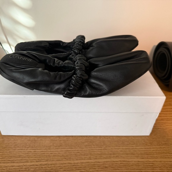 Ganni Accessories - Ganni Black Leather Ruched Flats